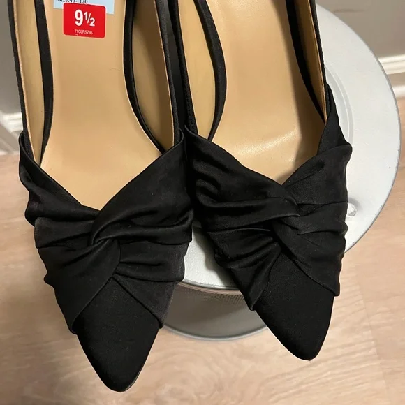 Brand New Naturalizer Heels Pumps Size 9 1/2 Black . No box - Picture 3 of 9